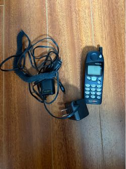 Vintage late-1990s Nokia 5190 cell phone with Pacific Bell Wireless