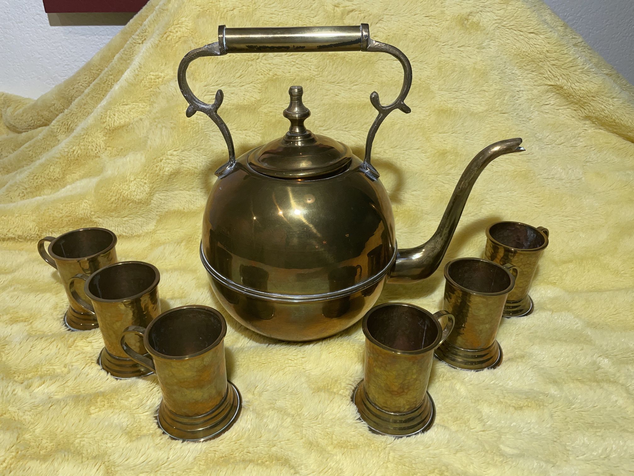 MOROCCAN VINTAGE ANTIQUE BRASS TEAPOT/KETTLE and VINTAGE HAMMERED SMALL COPPER MUGS (set of 6)