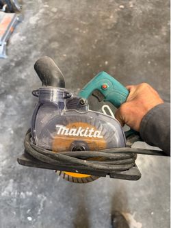 Makita 4100KB 5" dry masonry saw + extra blades in perfect condition
