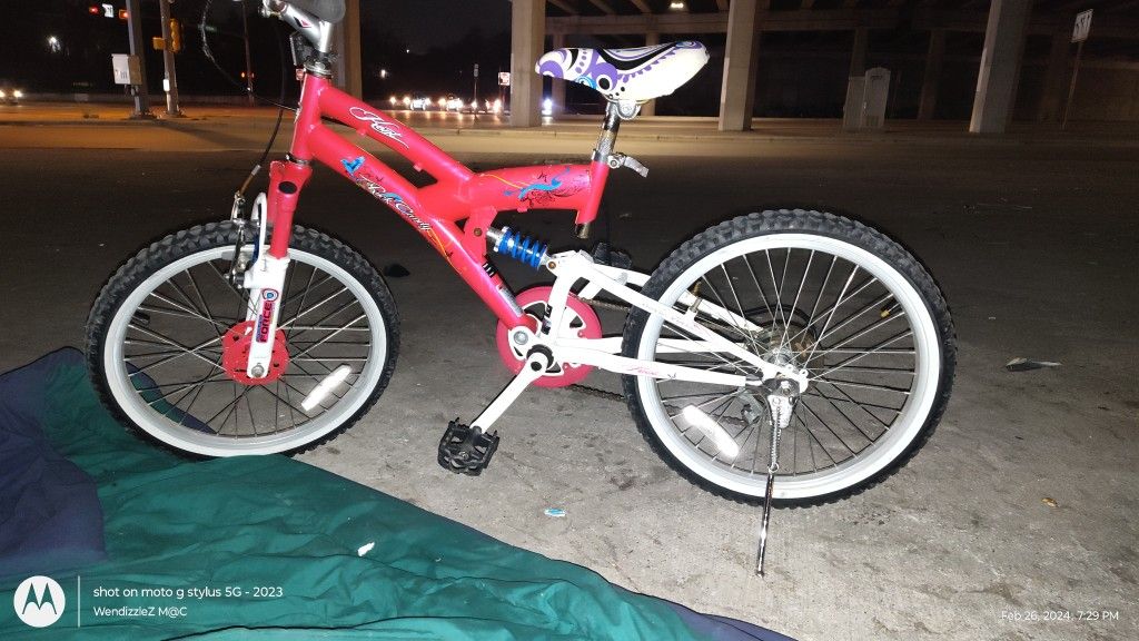 Girls Bike Rides Good Just Trying To Sell It For A Decent Price 