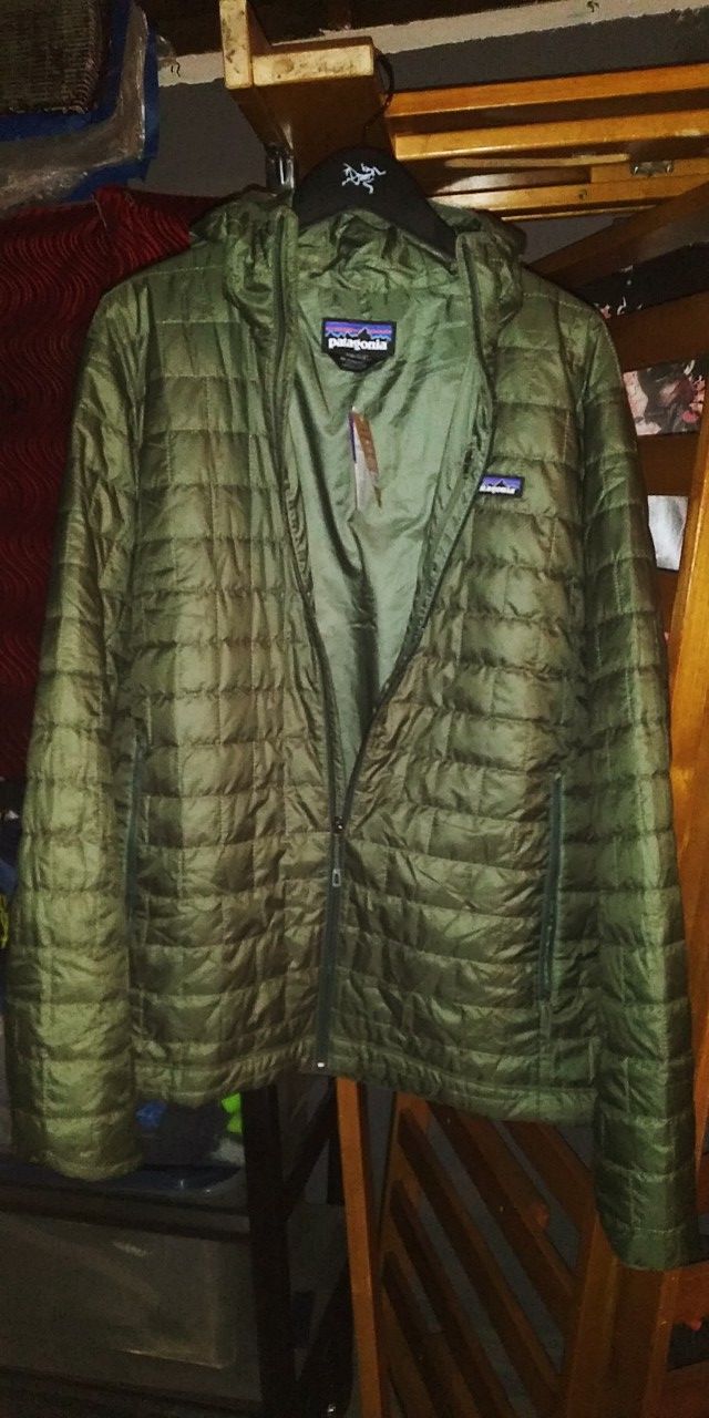 New XL Men's Patagonia Micro Puff Hoody Jacket.