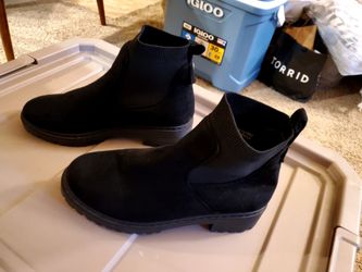 London Fog Paneli Black Boots-size 8