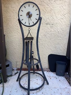 Outdoor clock