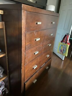 Bedroom furniture set