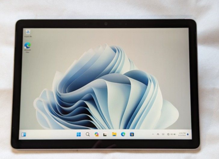 VERY NICE MICROSOFT SURFACE GO 2 WINDOWS TABLET M3 10.5" Windows 11