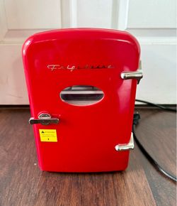 Mini Retro Personal Fridge - 6 Can Compact Cooler