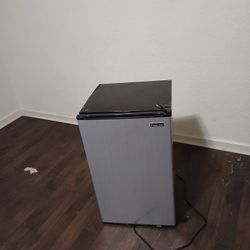 Mini Refrigerator magic Chef