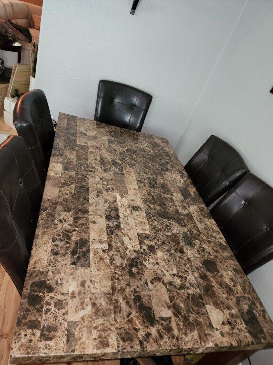 Dining/ Kitchen Table 