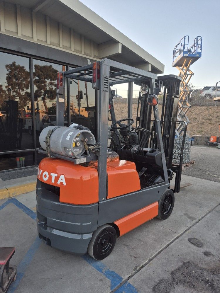 ** 3000lb Toyota Forklift 3 Stage **