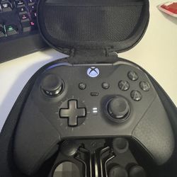 Xbox Elite Controller. 