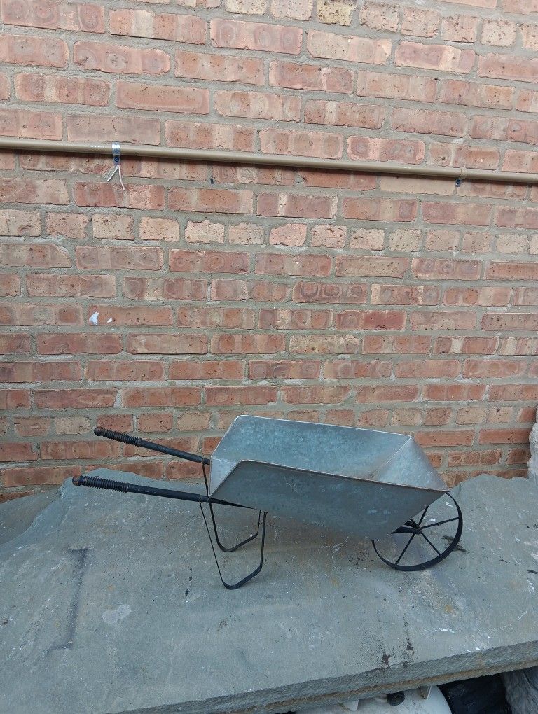 Metal Outdoor Patio Wheelbarrow Planter Pots Holder Stand Yard Decor