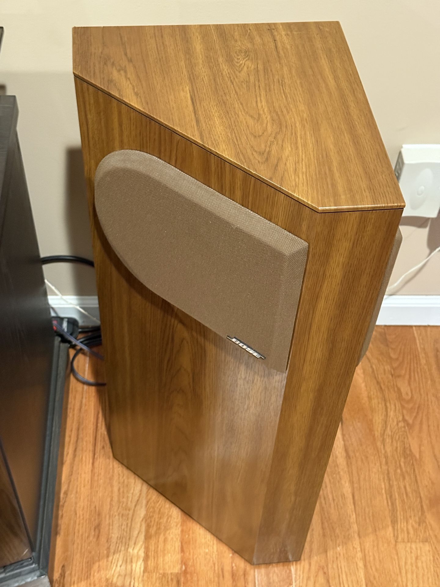 Bose 401 Speakers. Mint !