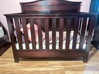 Serta 4-in-1 Convertible Baby Crib & Delta Mattress Set