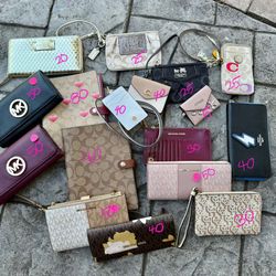 ✨ SELLING MY BEAUTIFUL COACH, MICHAEL KORS ,TORY BURCH WALLETS +more✨✨