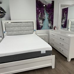 Beautiful 5pc Bedroom Set On Sale $699