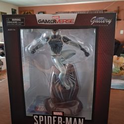 Marvel Gallery Spider-Man Video Game Negative Suit PVC Diorama by Diamond Select Toys. 