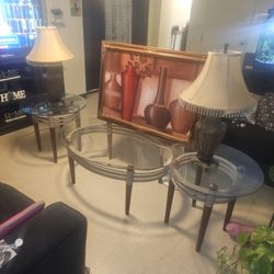 Mesas Con Lampara Y Un Cuadro