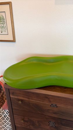 Keekaroo Peanut Changer in Green