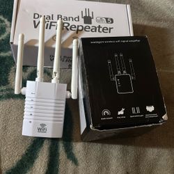 Wireless WiFi repeaters