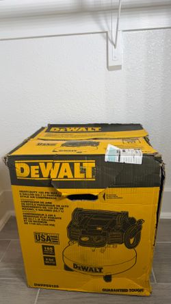 Dewalt air compressor 6 gallon 165 psi Dewalt compresor de aire 6 galones 165 psi