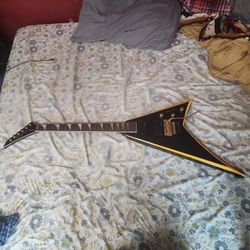 Jackson X Series RRX24 Rhoads With Laurel Fretboard  Black With Yellow Bevels