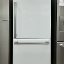 Hisense 17.2 cu. ft. Counter-Depth Refrigerator