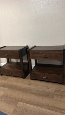 Pair of Solid Wood Nightstands – Excellent Condition