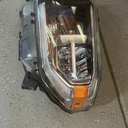 Toyota Tundra Head Light