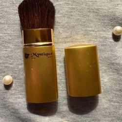 Mystique Retractable Make-up Brush Gold *New