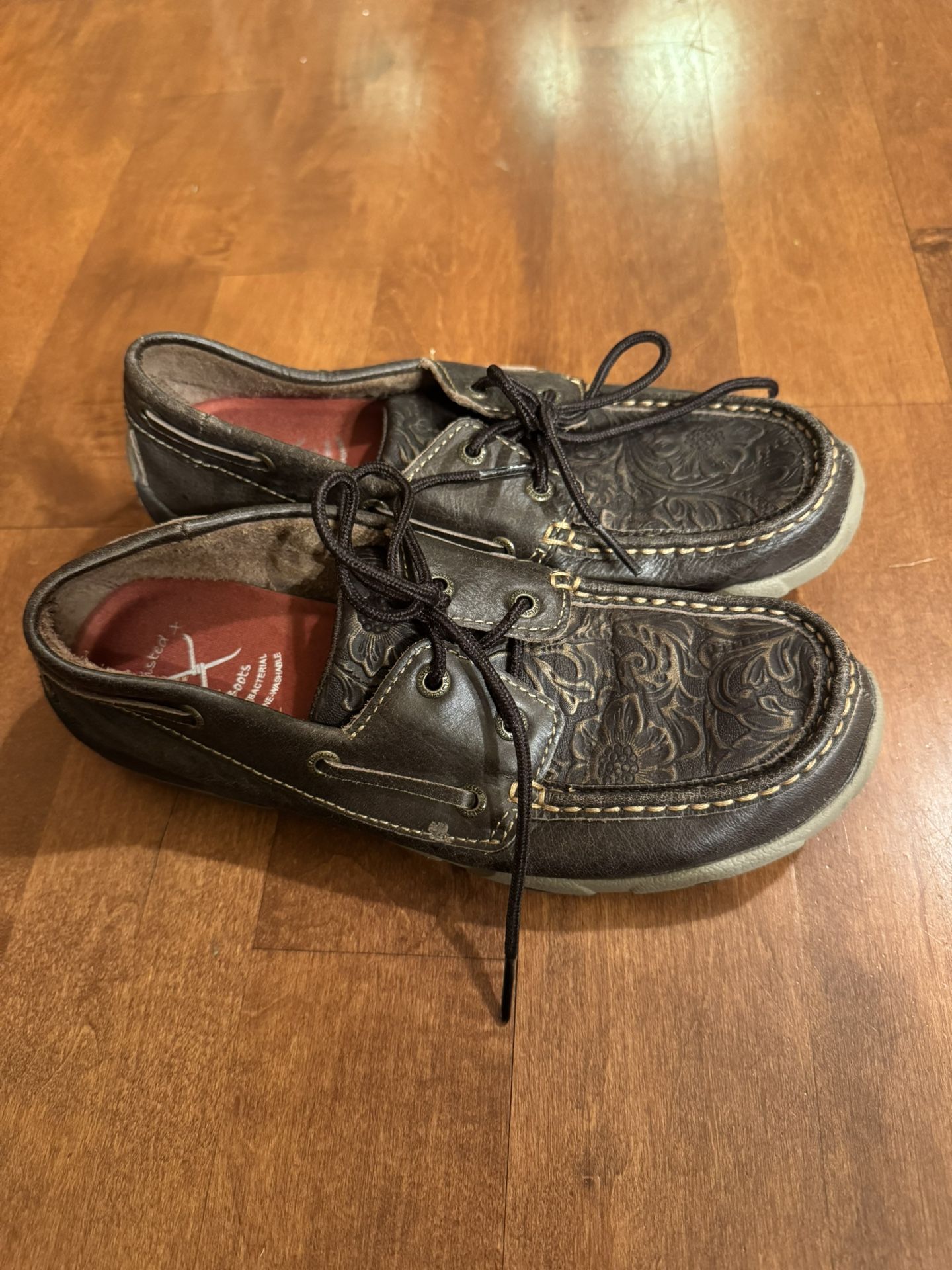 Woman’s Twisted X Leather Shoes Shipping Available