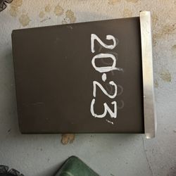 Wall Mount Mail Box ( Numbers Come Off) With Key