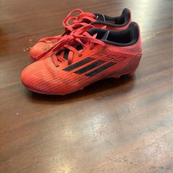 Youth soccer cleats