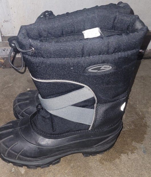 Snow Boots Size 5  In Men's