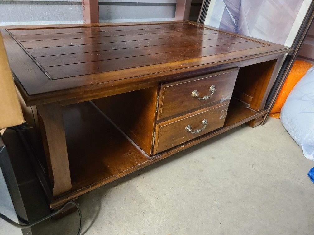 Walter E. Smithe Solid Wood Coffee Table – Excellent Quality