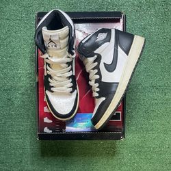 Air Jordan 1 high countdown pack size 5youth/6.5women