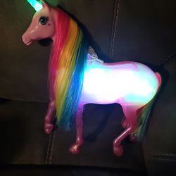 Magical Lights Unicorn with Rainbow Mane Lights and Sound Barbie Dreamtopia Pink
