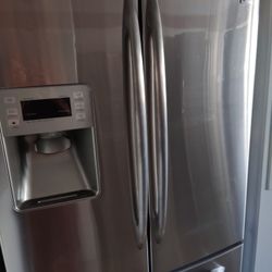 G E. REFRIGERATOR EVERYTHING GOOD 