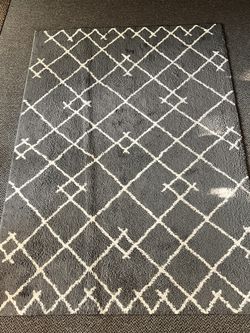 Gray Geometric Pattern Rug $40 Cash Only. Cross Posted 