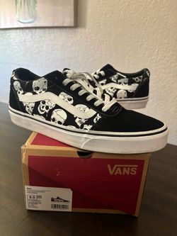 Sued Skulls Black/White Vans Men Size 9