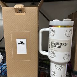Limited edition Stanley The Flowstate Quencher H2.0 Tumbler in the Hello Kitty design