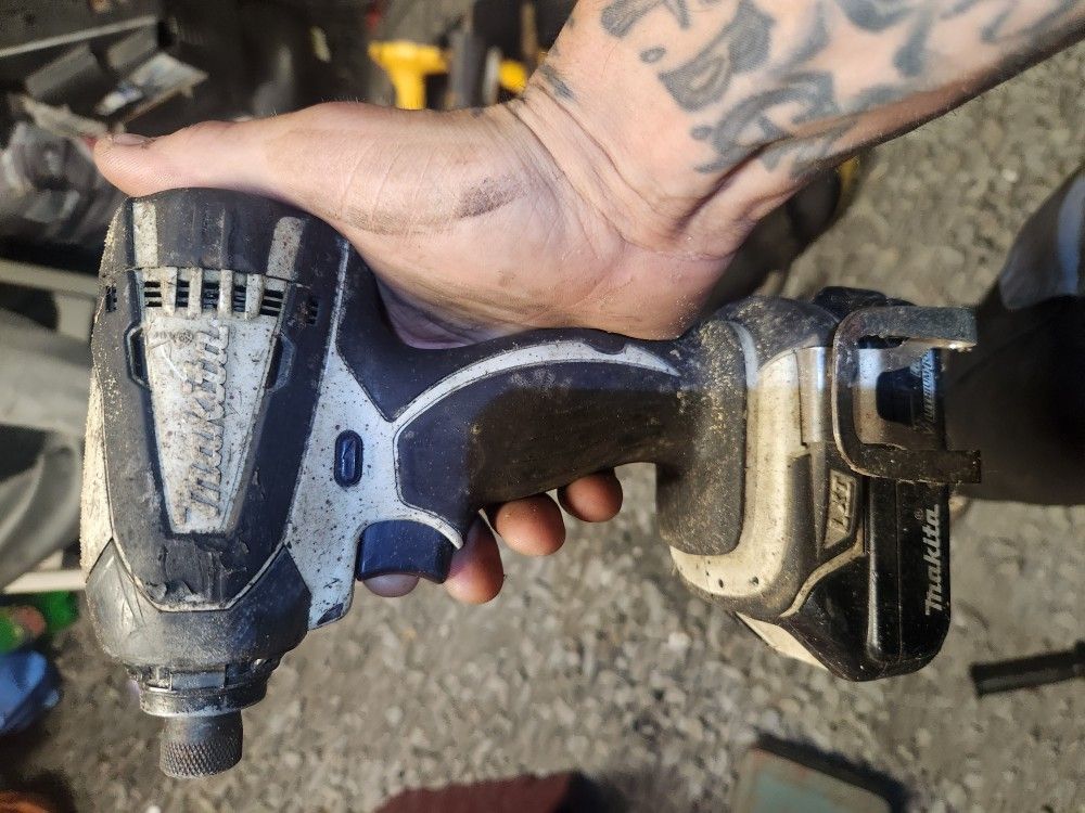 Makita LXT cordless Impact Drill With Battery