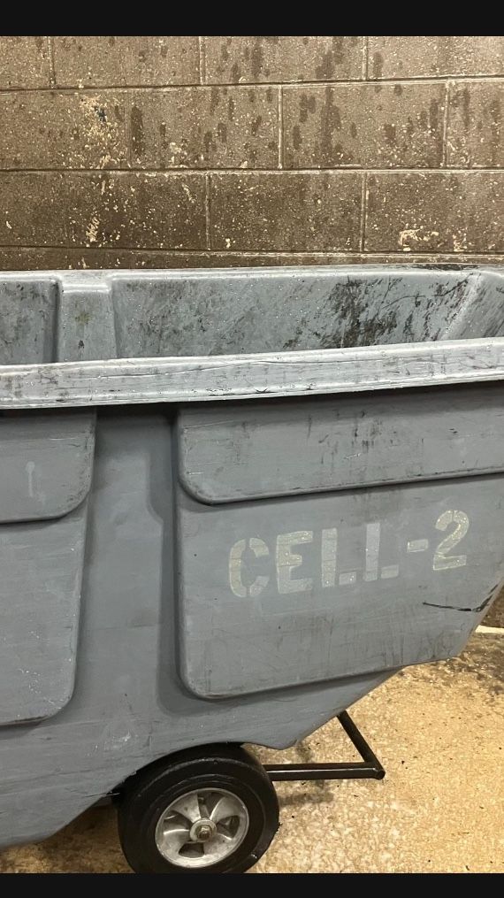 Rubbermaid 1 yard construction gondola dumpster