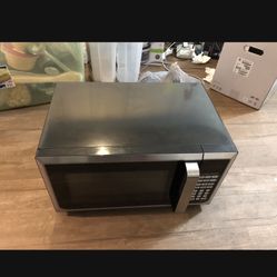 Hamilton Beach Microwave 900 watts..