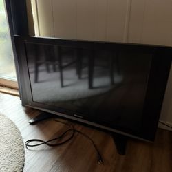 Selling this 50 inch TV. I’m not sure where the remote is. I’m sure you could get a universal remote or super cheap on Amazon or Best Buy. We upgraded