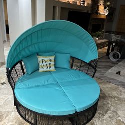 Rounded Daybed