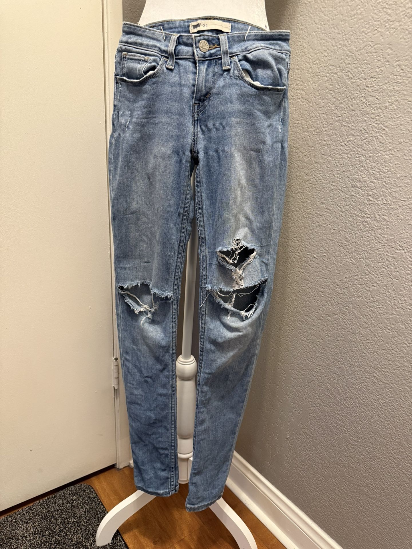 Women’s Levi’s Distressed Skinny Jeans 24x30