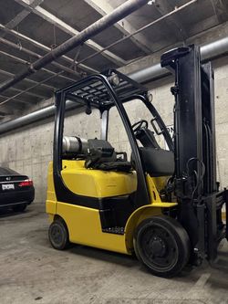 YALE forklift, latest model 5000 lb, 3 stage, side shift