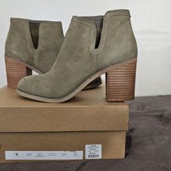 Urban Outfitters Dindle Suede Boots Size 8