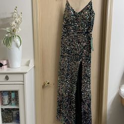 Beautiful New W/Tags Women’s/Junior’s size 13 (Large) Long Sequin Gown. Front slit.  