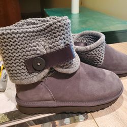 Authentic UGG boots Size 5 for Sale in Homer Glen, IL   OfferUp